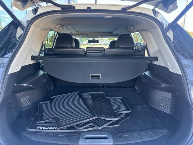 2016 Nissan Rogue SL photo 2