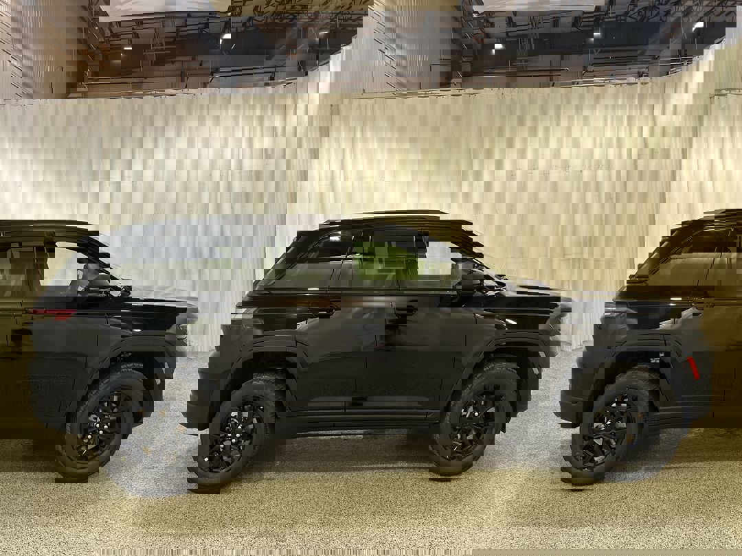 2025 Jeep Grand Cherokee Altitude X photo 2