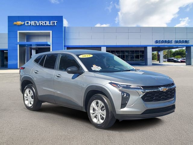 2025 Chevrolet Trax LS's photo