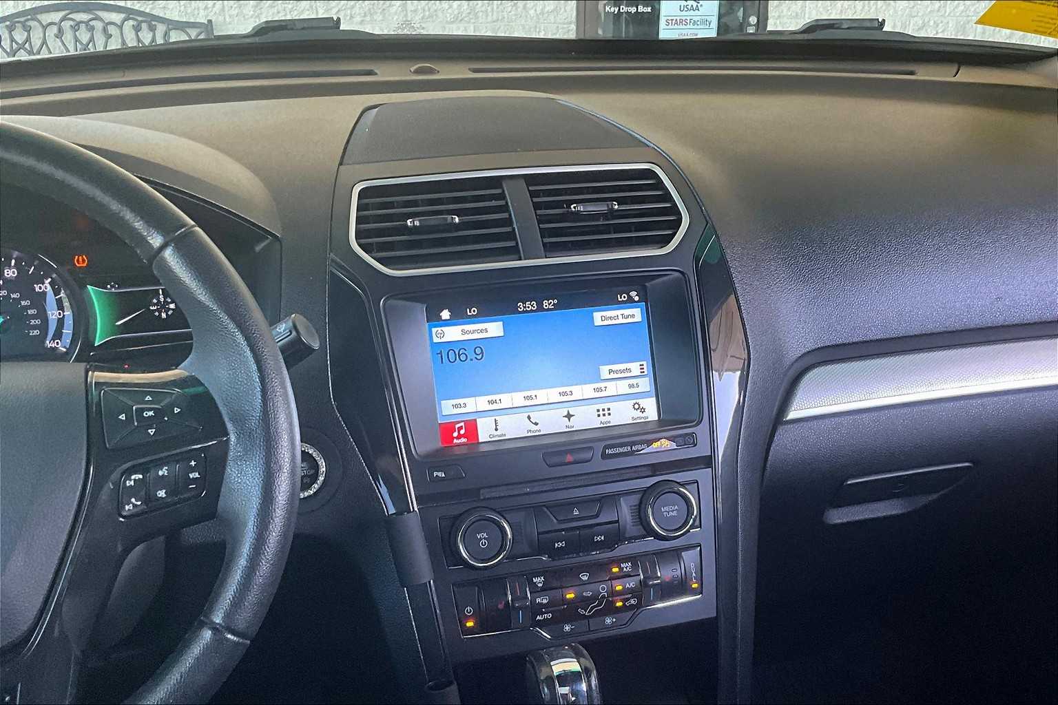 2017 Ford Explorer XLT photo 6