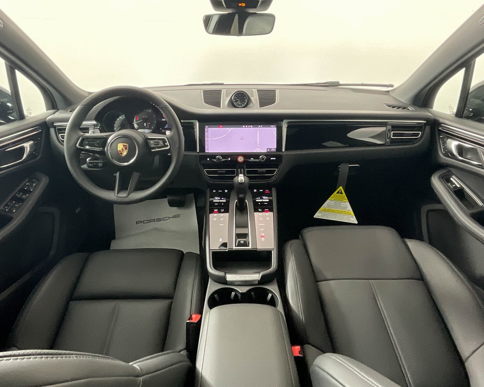 2026 Porsche Macan T photo 13