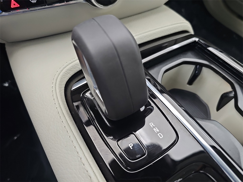 2022 Volvo S60 Recharge T8 R-Design Expression photo 27