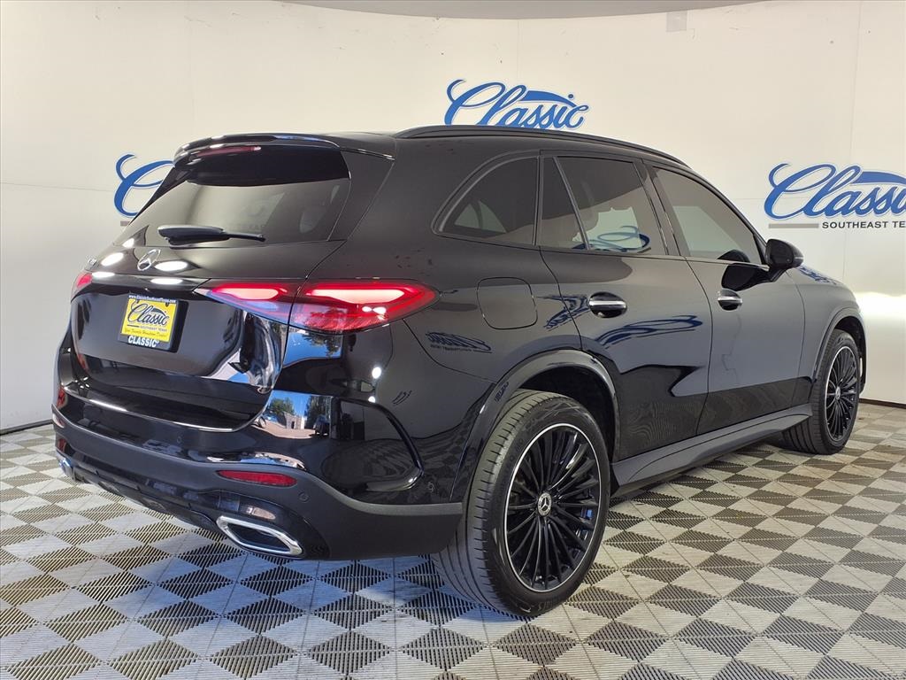 2025 Mercedes Benz GLC 300 photo 4