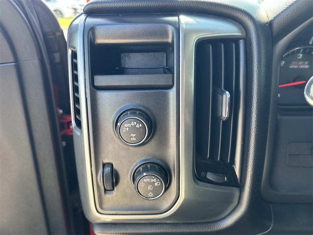 2017 Chevrolet Silverado 1500 LT photo 25