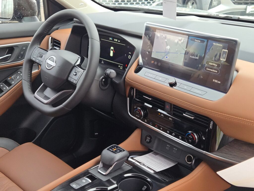 2026 Nissan Rogue Platinum photo 4