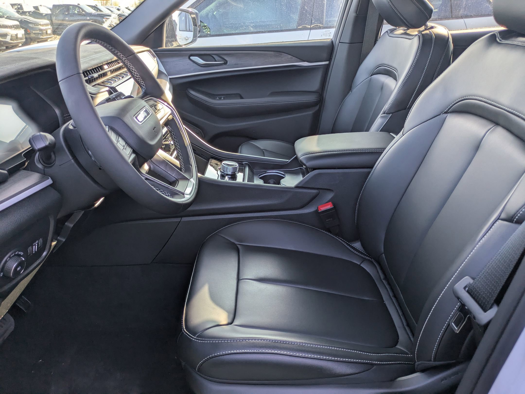 2025 Jeep Grand Cherokee Limited photo 4