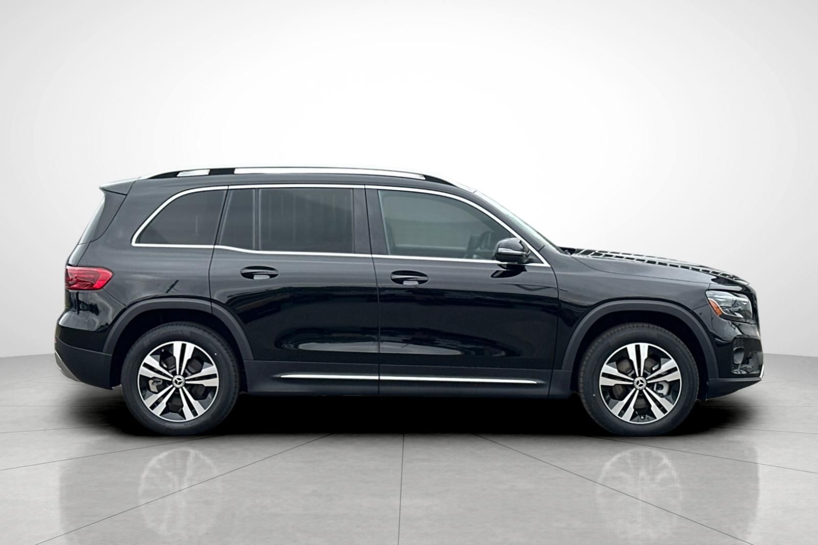 2025 Mercedes Benz GLB 250 photo 26