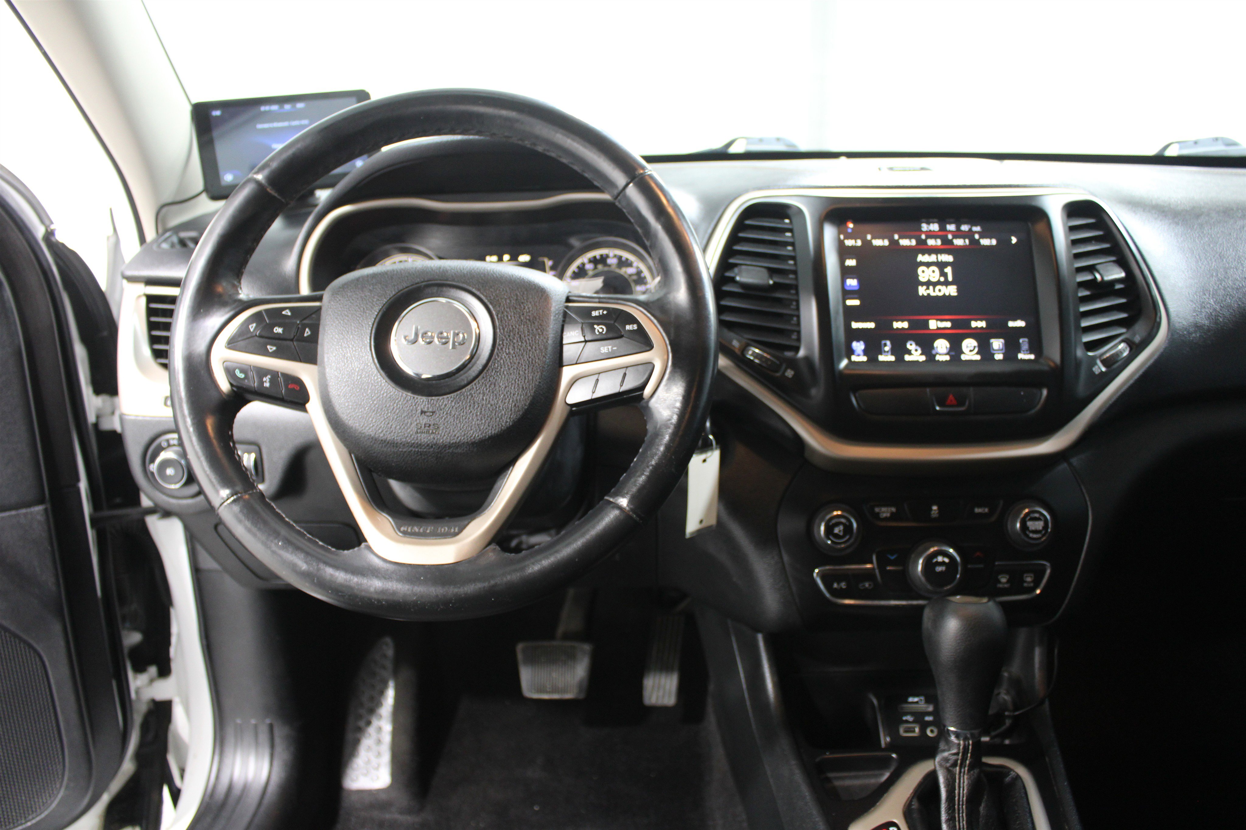 Used 2016 Jeep Cherokee Latitude with VIN 1C4PJLCBXGW376626 for sale in Wichita, KS