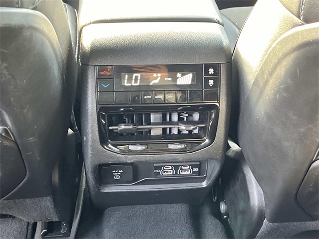 2024 Jeep Grand Cherokee Altitude photo 15