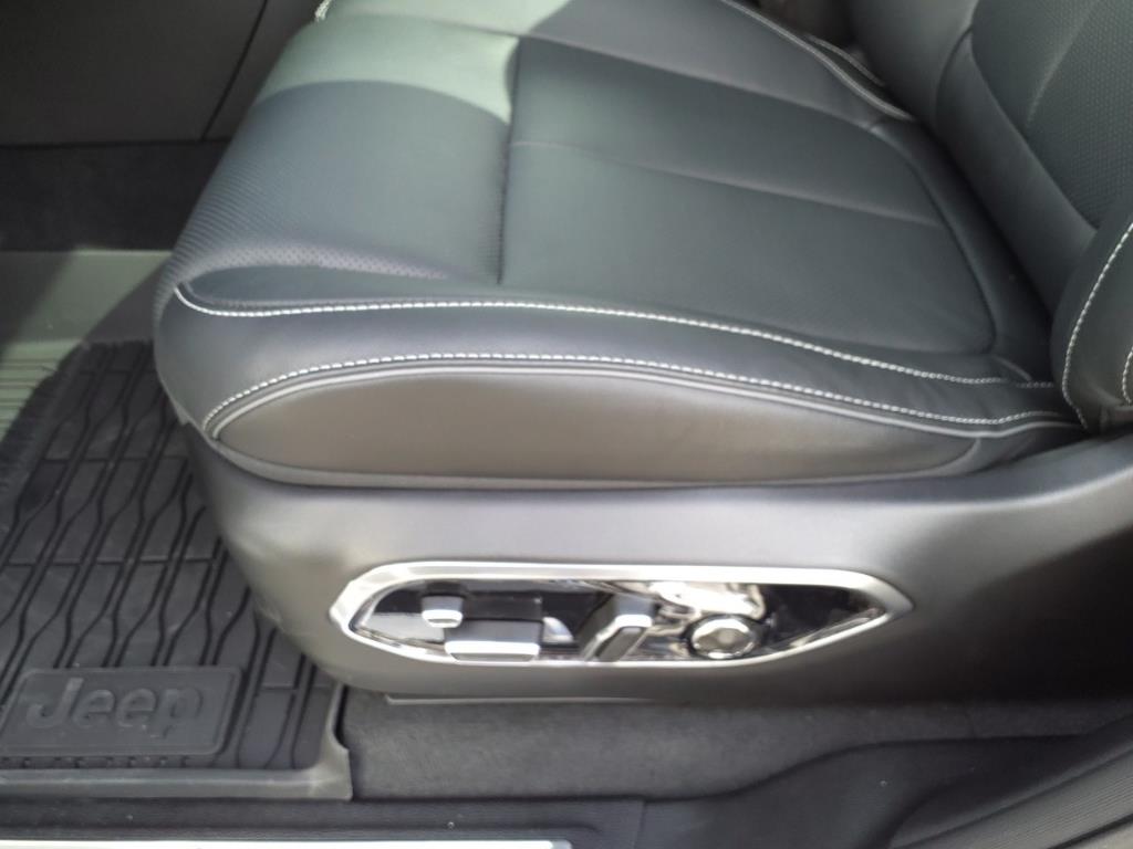 2024 Jeep Cherokee Overland 4xe photo 8