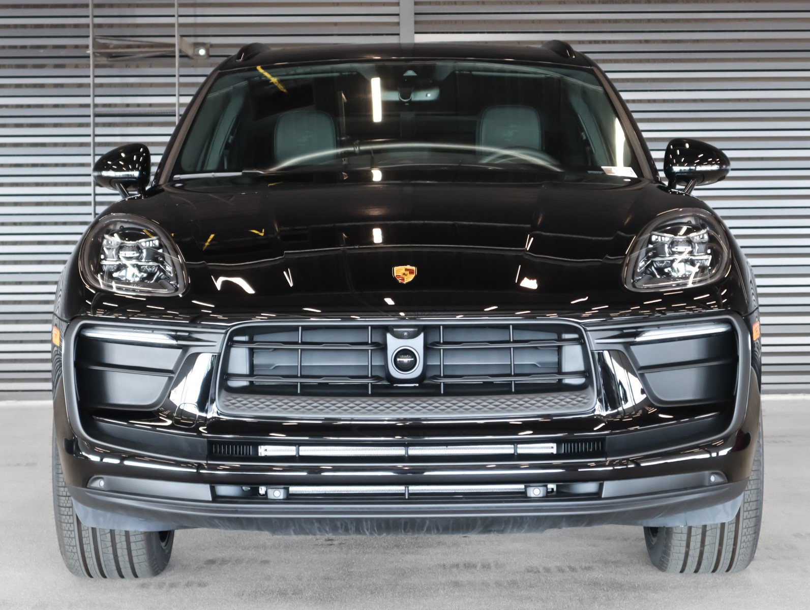 2025 Porsche Macan T photo 8