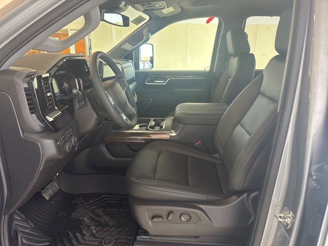 2026 Chevrolet Silverado 2500HD LT photo 3