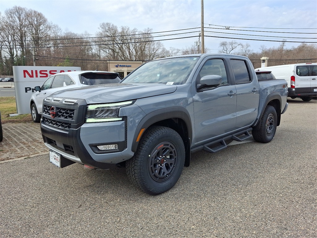 2025 Nissan Frontier PRO-4X Crew Cab photo 2