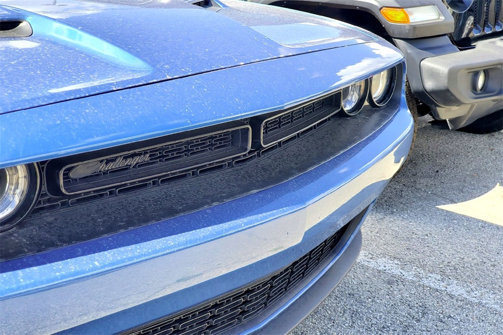 2022 Dodge Challenger SXT photo 3