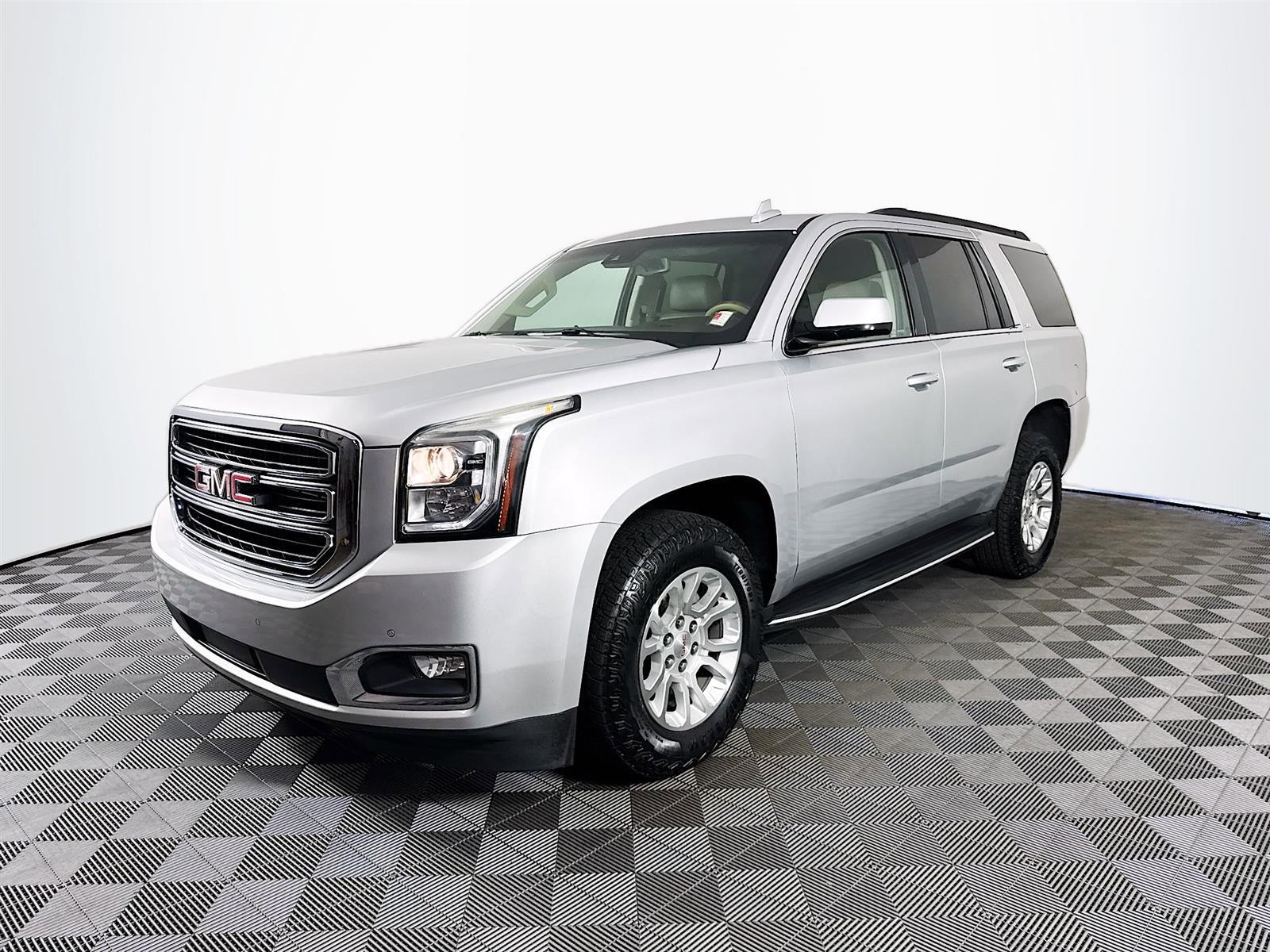 2017 Gmc Yukon SLT photo 3