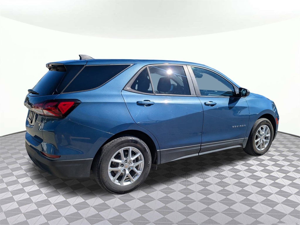 2024 Chevrolet Equinox LS photo 3
