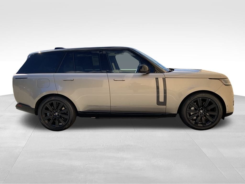 2025 Land Rover Range Rover SE photo 5