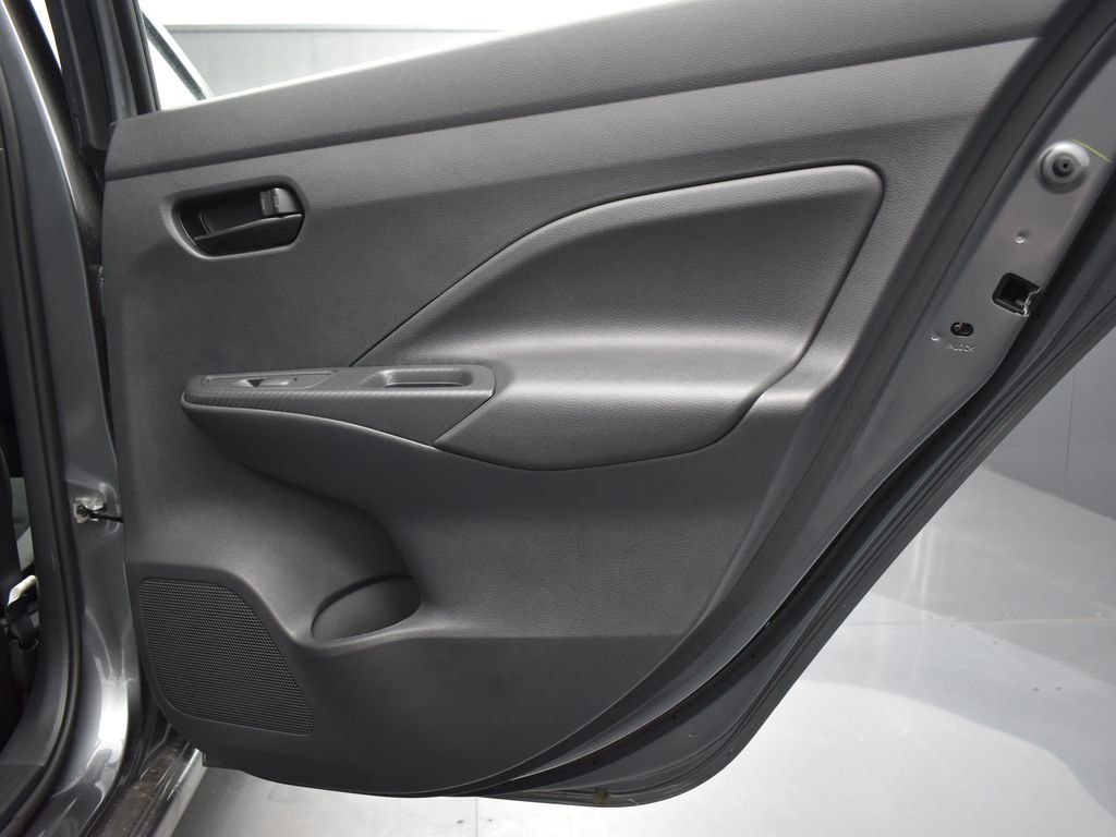 2025 Nissan Versa 1.6 S photo 17