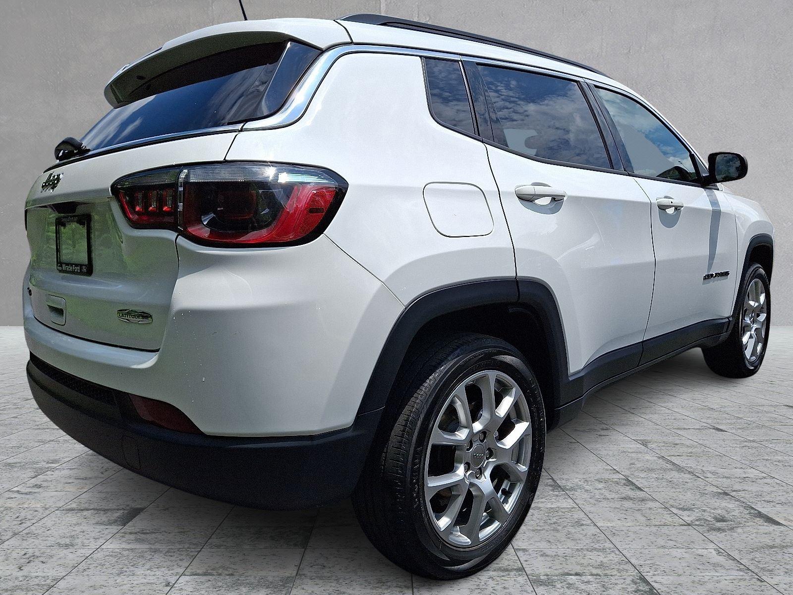 2023 Jeep Compass Latitude Lux photo 5