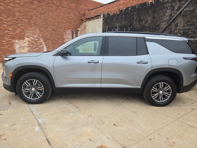 2025 Chevrolet Traverse photo 3