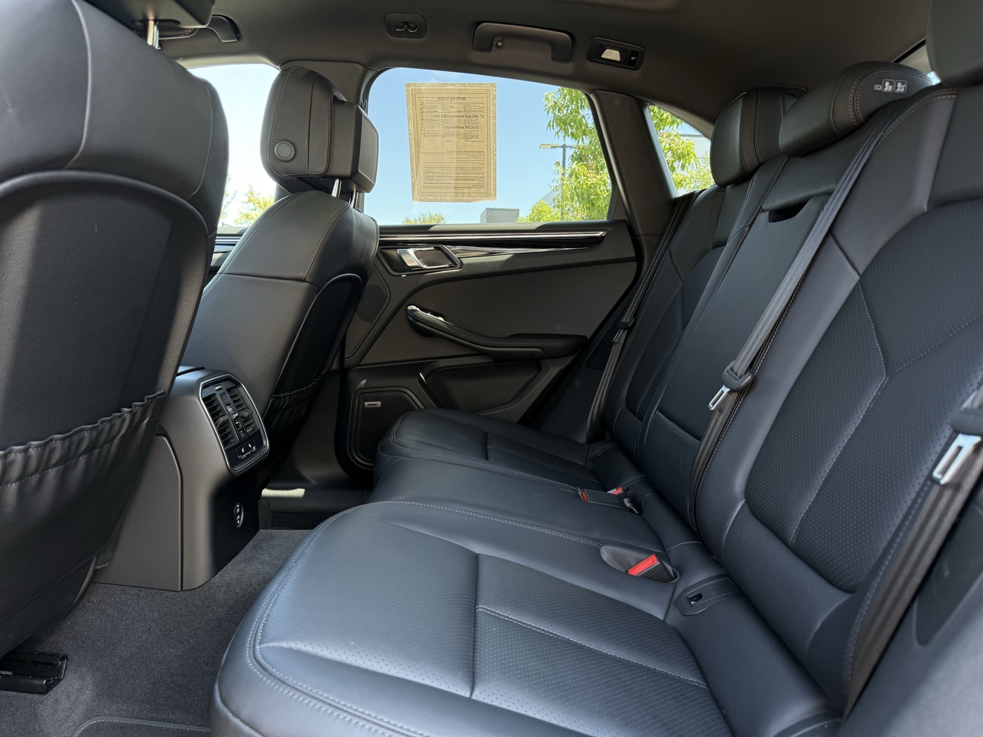 2025 Porsche Macan T photo 27