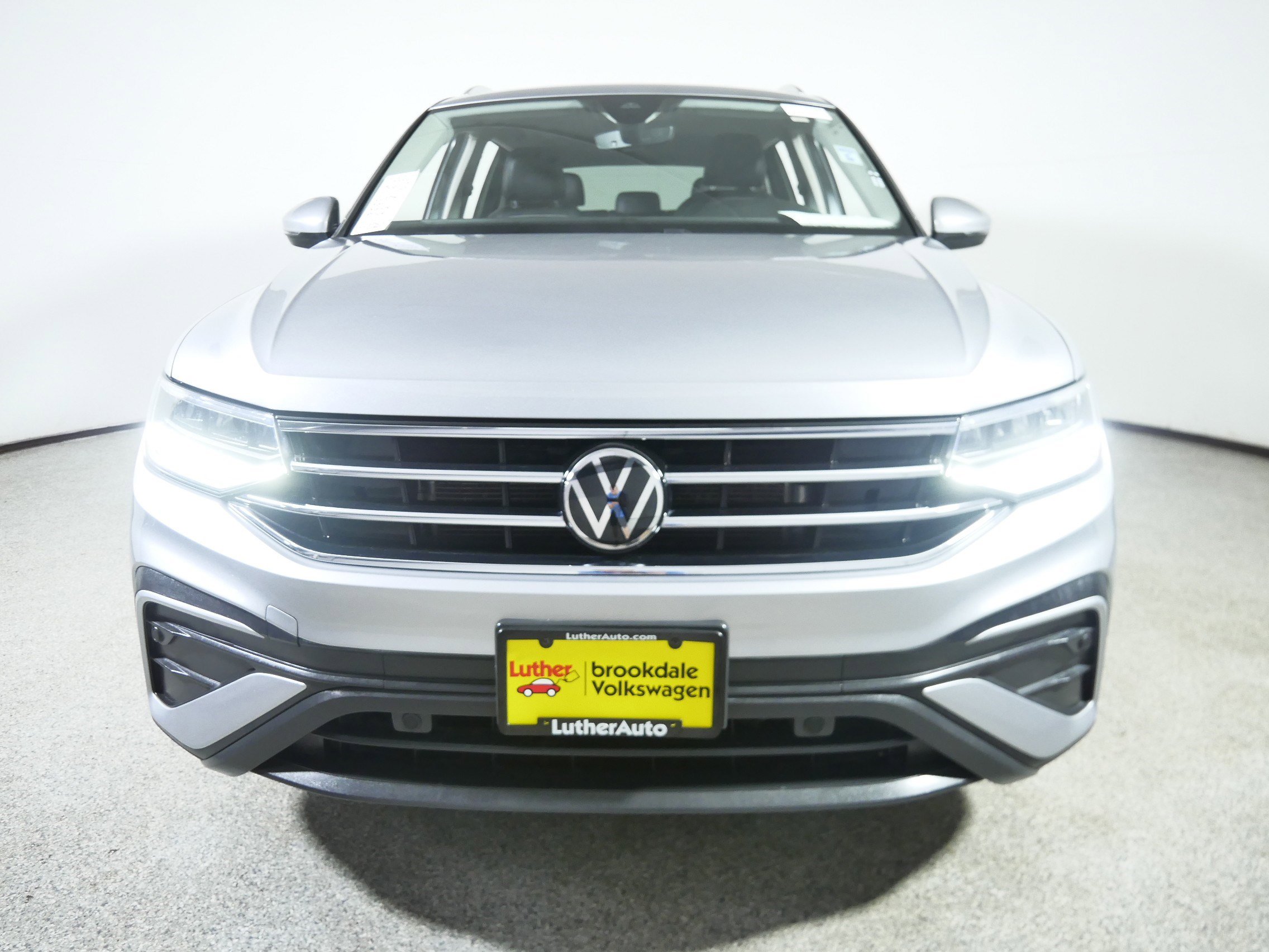 Used 2022 Volkswagen Tiguan SE with VIN 3VV2B7AX1NM157016 for sale in Brooklyn Center, Minnesota