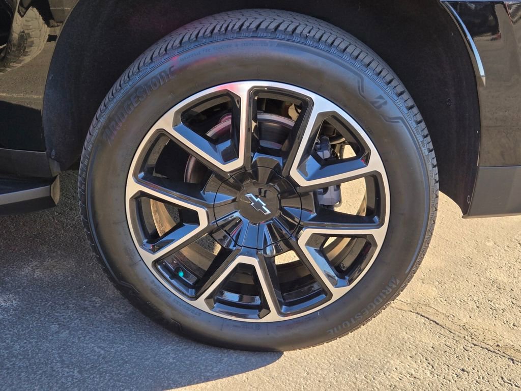 2021 Chevrolet Suburban RST photo 2