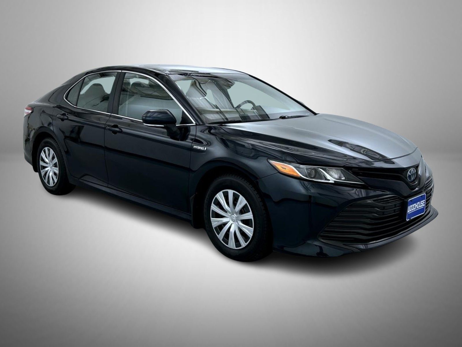 2020 Toyota Camry Hybrid LE photo 3