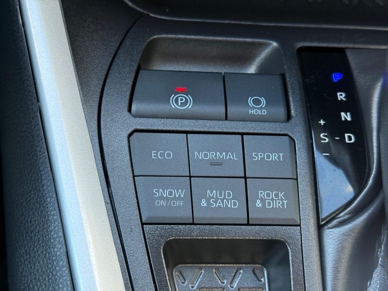 2025 Toyota RAV4 LE photo 26