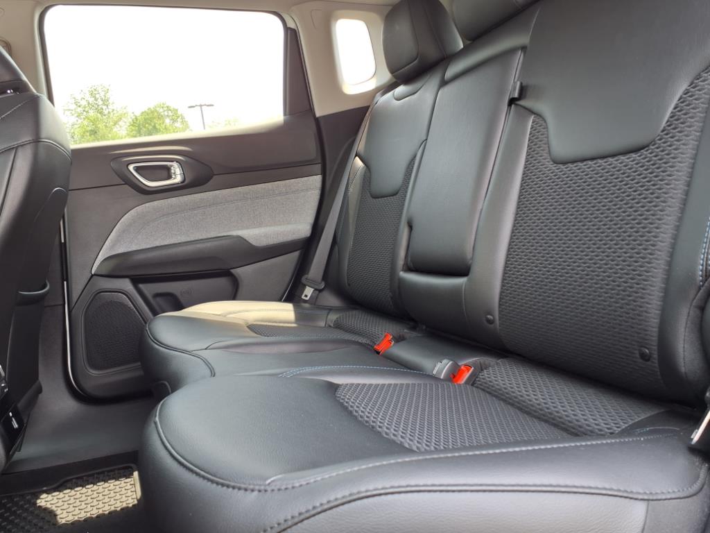 2022 Jeep Compass Latitude photo 9