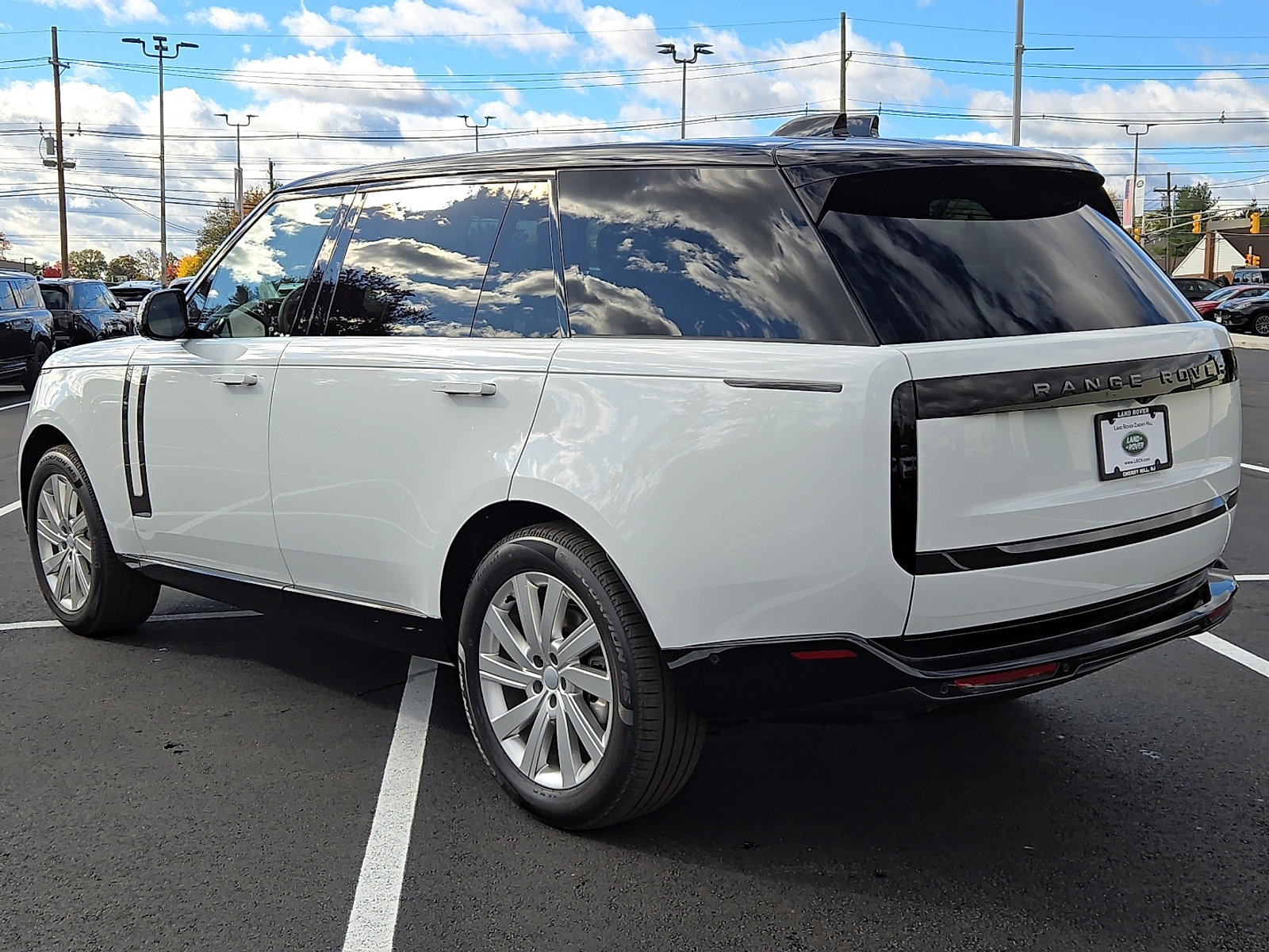 2025 Land Rover Range Rover SE photo 2