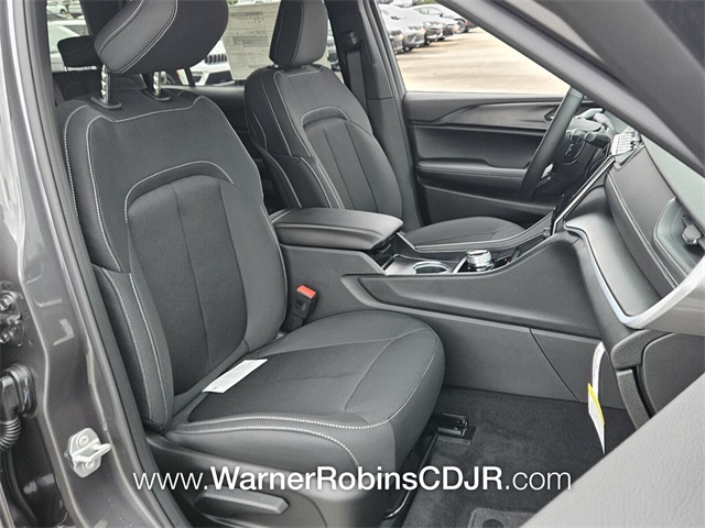2025 Jeep Grand Cherokee Laredo photo 19