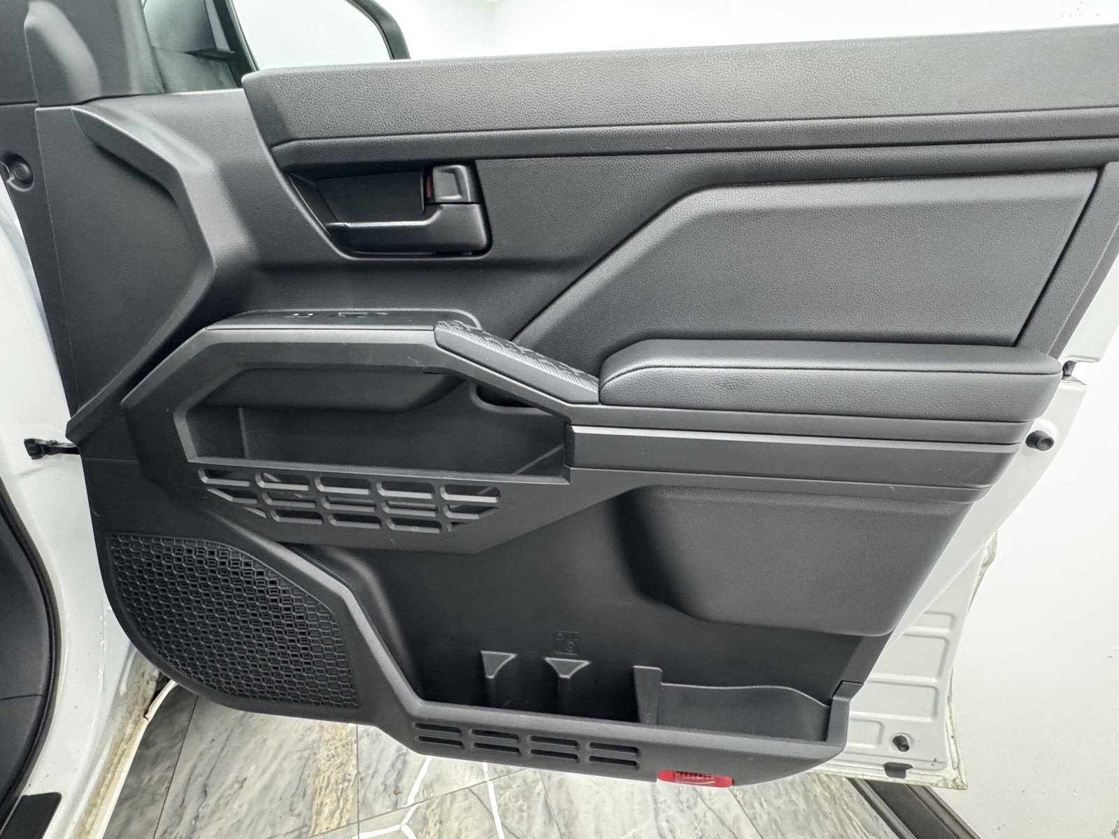 2024 Toyota Tacoma SR XtraCab photo 42