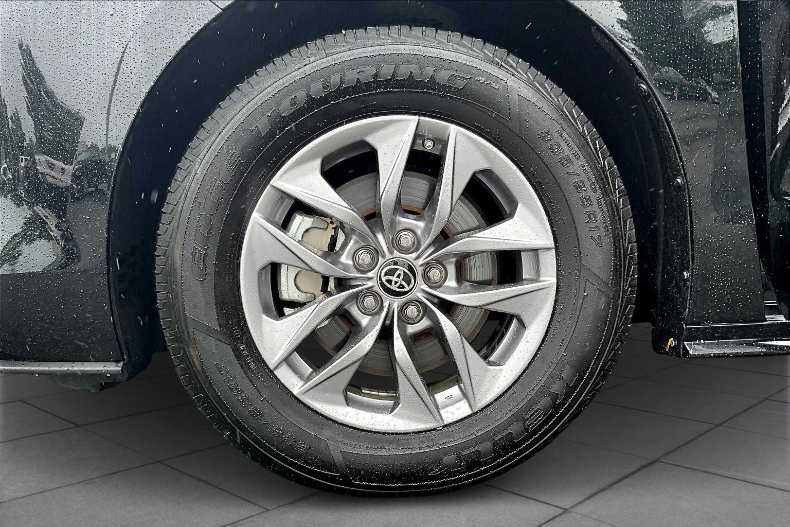 2024 Toyota Sienna XLE photo 10