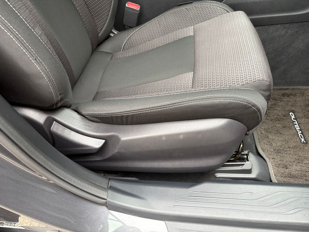 2022 Subaru Outback Premium photo 24
