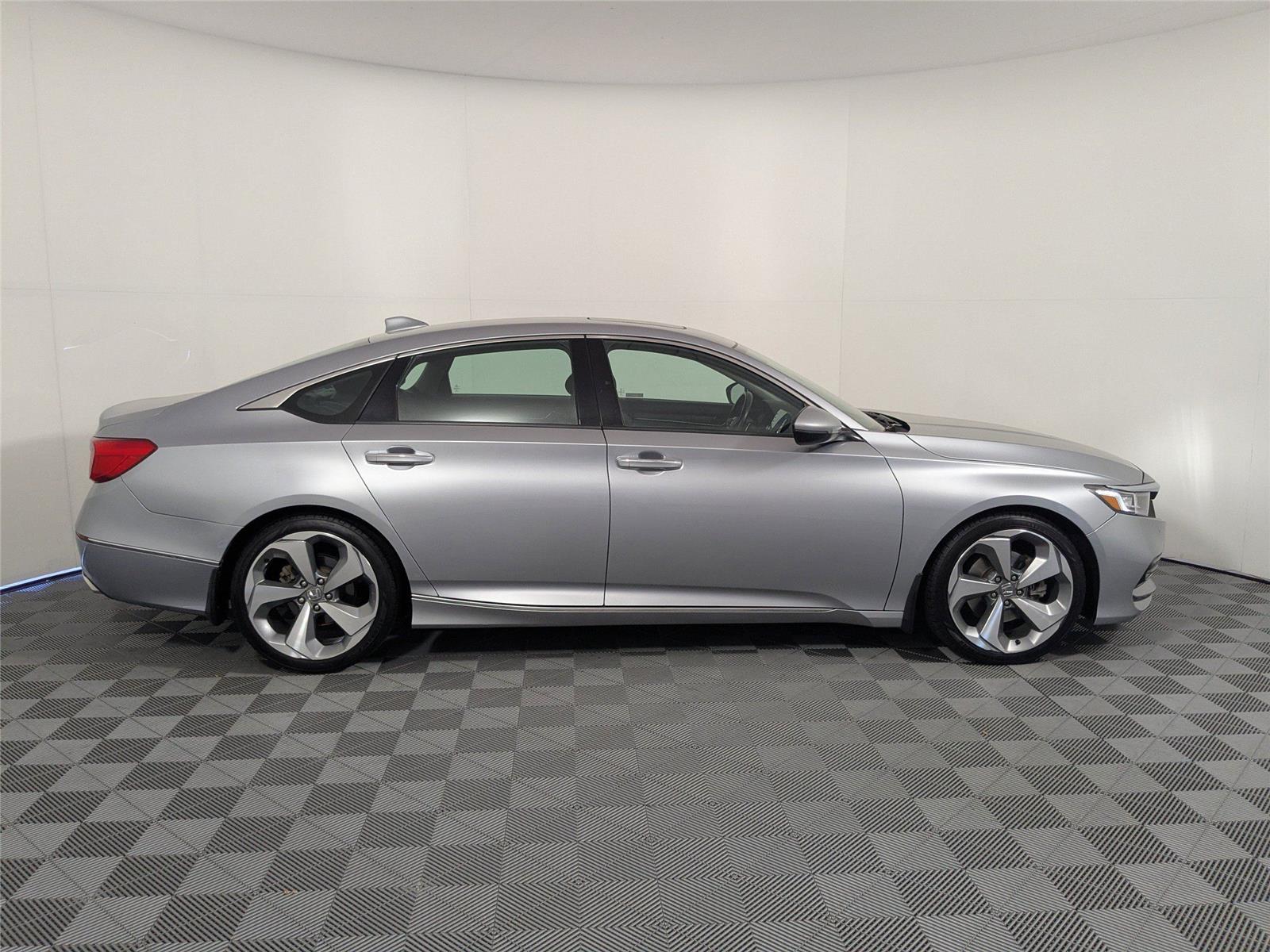 2018 Honda Accord Touring photo 23