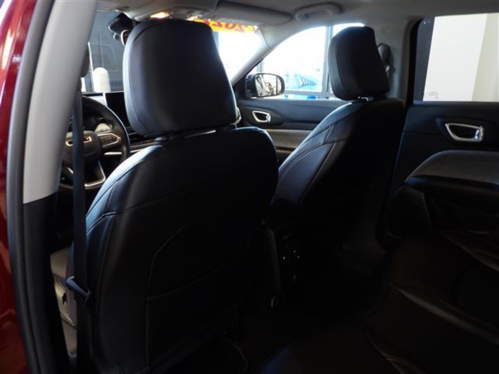 2022 Jeep Compass Latitude Lux photo 20