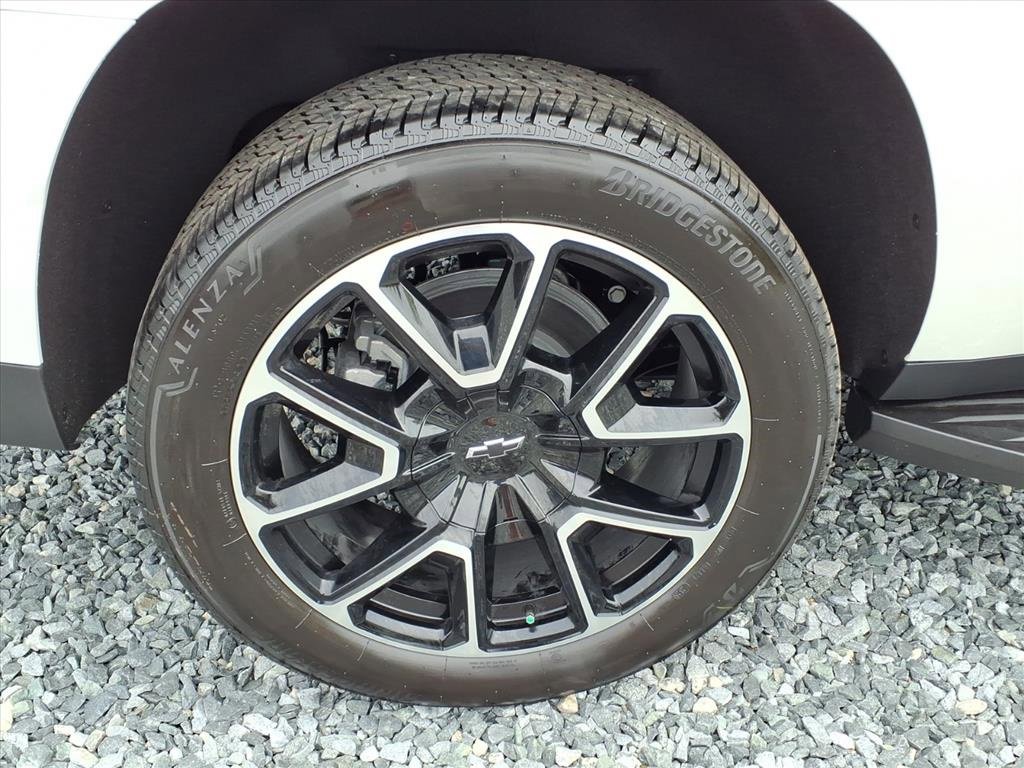 2025 Chevrolet Suburban RST photo 14