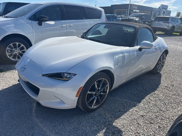 2023 Mazda MX-5 Miata Miata Grand Touring photo 2