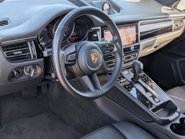 2023 Porsche Macan T photo 4