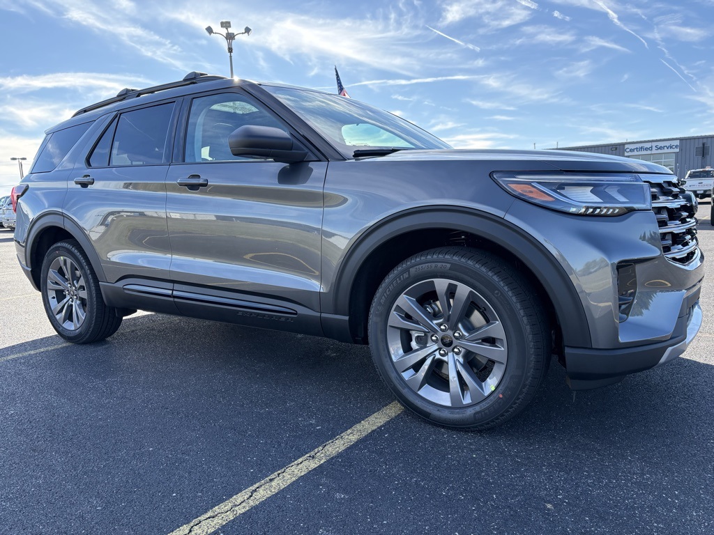 2026 Ford Explorer photo 2