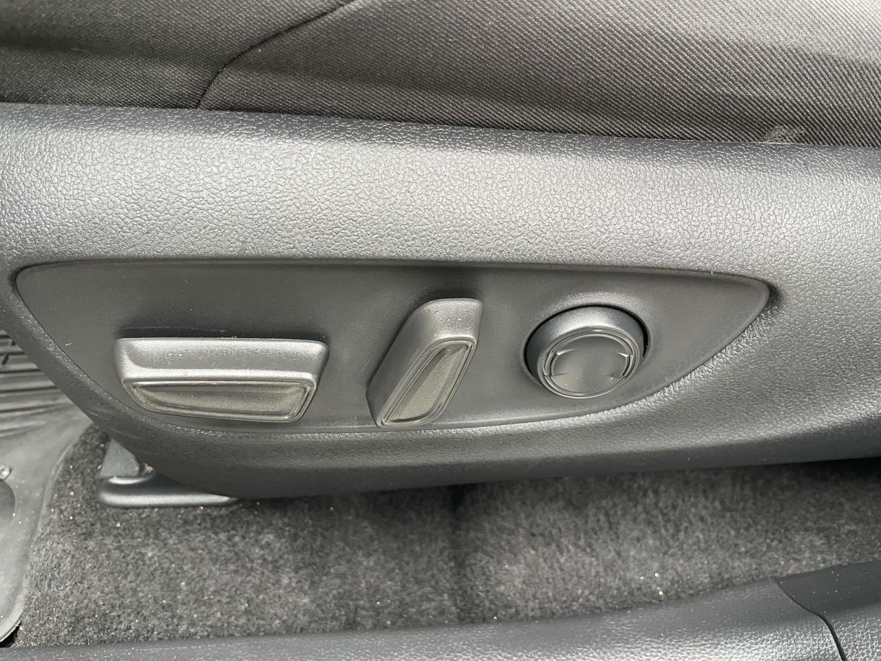 2022 Toyota RAV4 Hybrid SE photo 8
