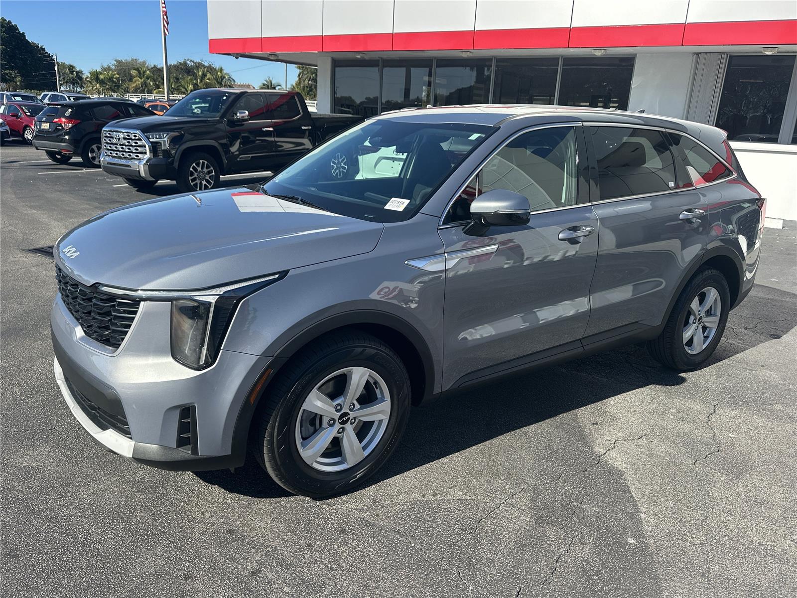 2024 Kia Sorento LX's photo