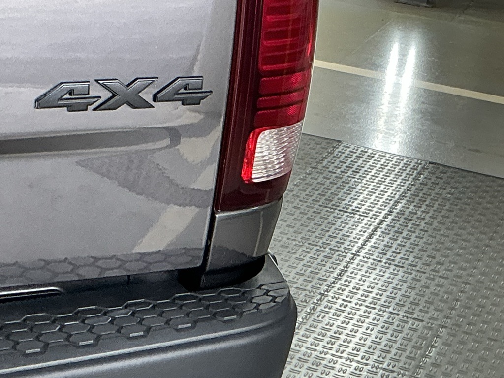 2023 Ram 1500 Classic Warlock photo 3