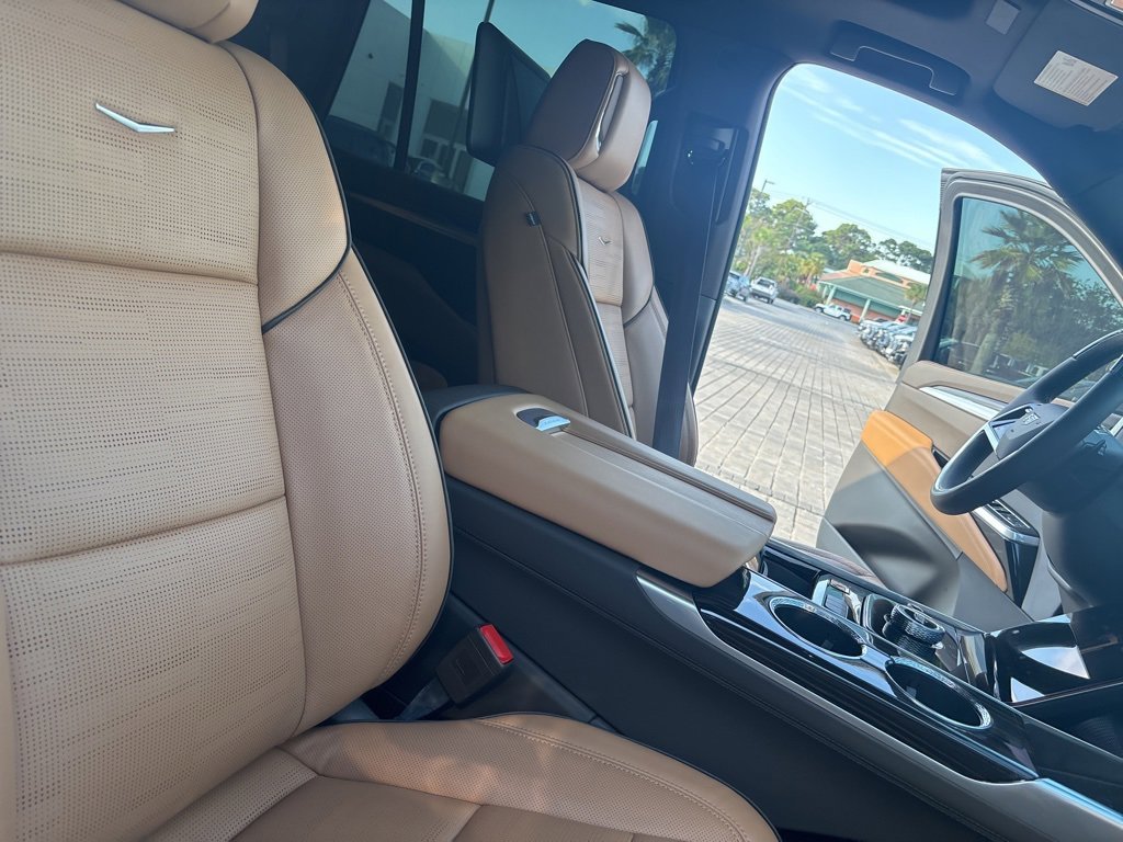 2025 Cadillac Escalade Premium Luxury photo 38