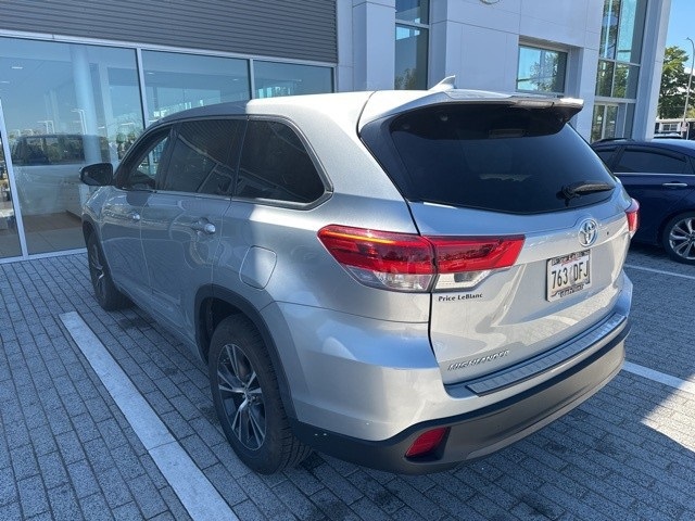 2017 Toyota Highlander LE Plus photo 4
