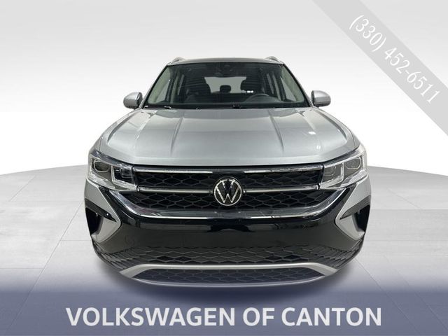 2024 Volkswagen Taos SEL's photo