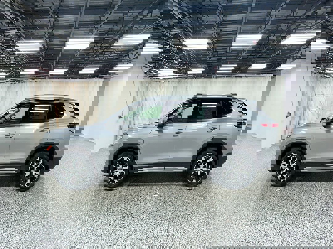 2025 Volkswagen Tiguan SE photo 2