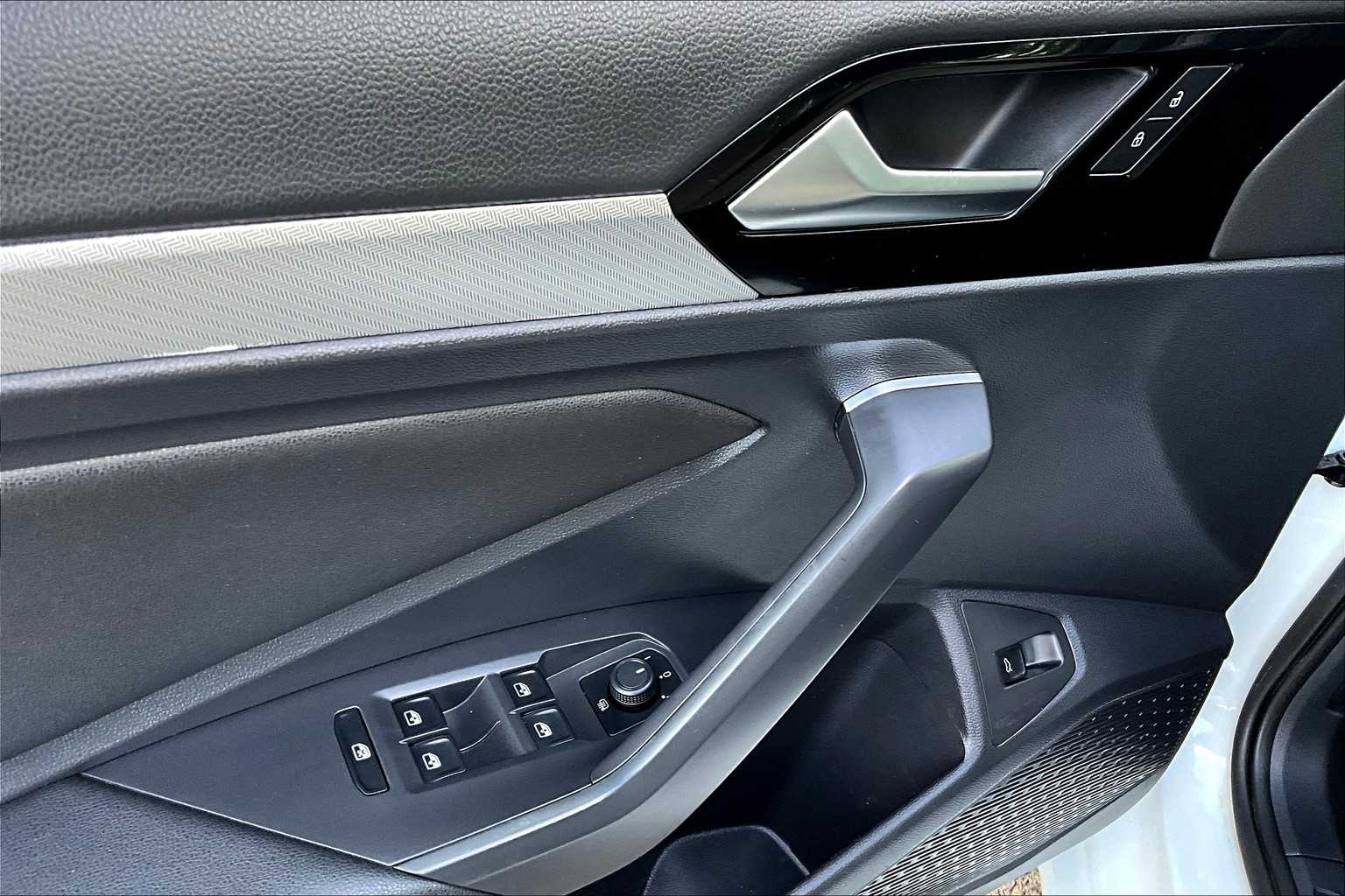 2020 Volkswagen Jetta R-Line photo 28