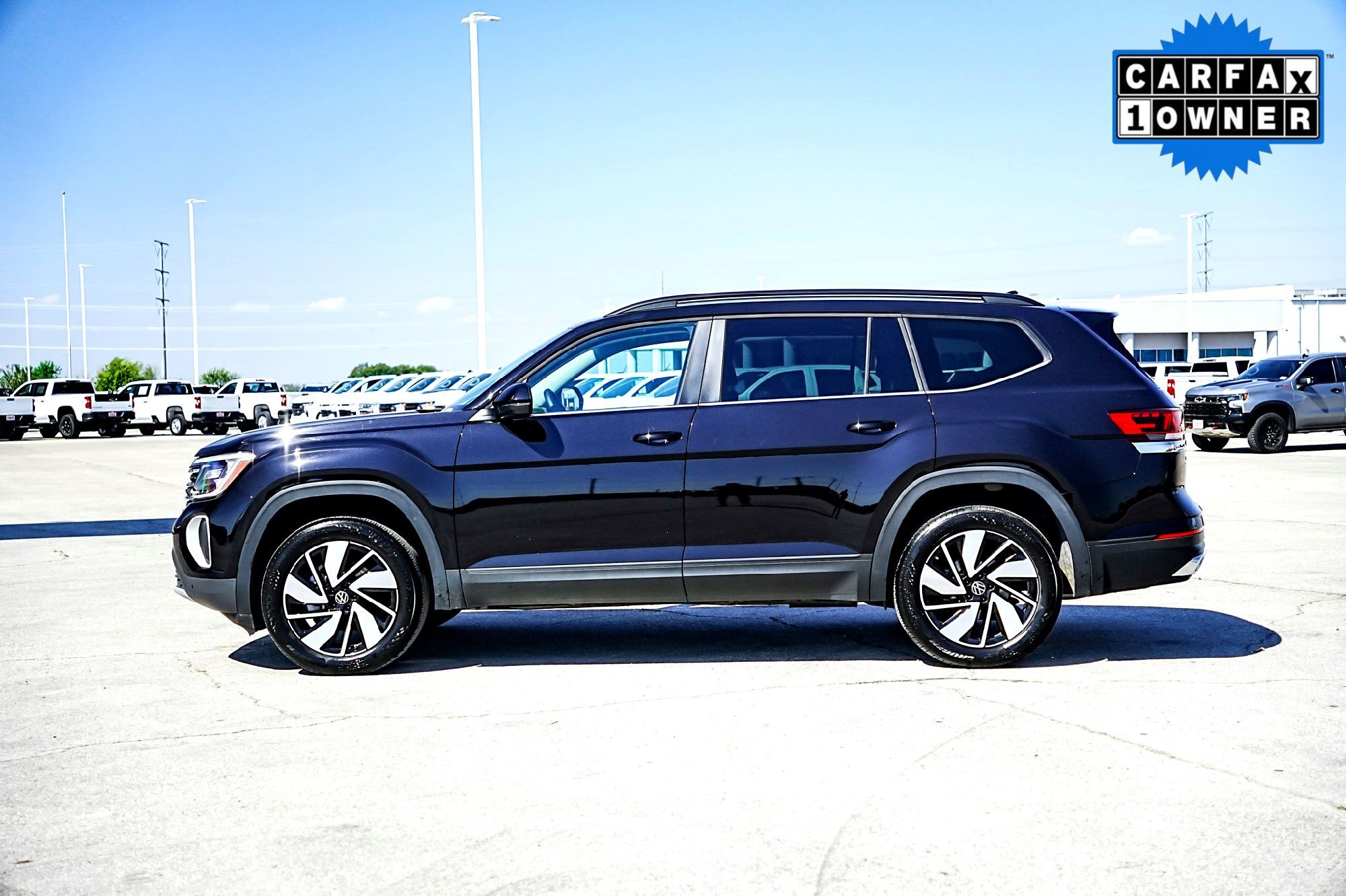 2025 Volkswagen Atlas SE Technology photo 3